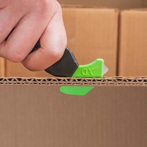 Cutter profesional pentru taierea ambalajelor, cu maner 100% din material reciclat, Klever Eco Excel XD, negru, lama din otel, incorporata, in maner, ergonomic, rezistent, Smooth-Kut™