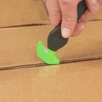 PHC-ECO-4-65EX_Cutter pentru taierea ambalajelor mai groase, cu maner 100% din material reciclat, Klever Eco Excel XD, negru, previne blocarea lamei, tehnologie Smooth-Kut™_aplicatii3