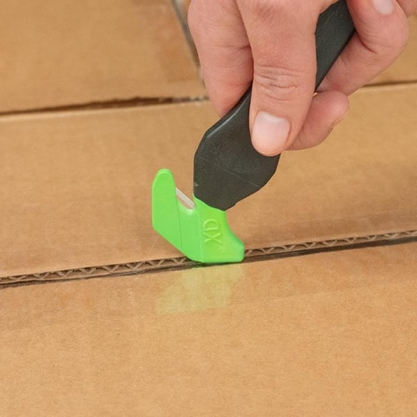Cutter profesional pentru taierea ambalajelor, cu maner 100% din material reciclat, Klever Eco Excel XD, negru, lama din otel, incorporata, in maner, ergonomic, rezistent, Smooth-Kut™