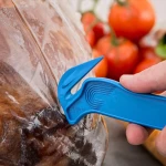 PHC-C11006-4_Cutter detectabil de unica folosinta, pentru taierea ambalajelor DFC364MD, lama din inox, incorporata, in maner, ergonomic, rezistent, industria alimentara, pharma_a1