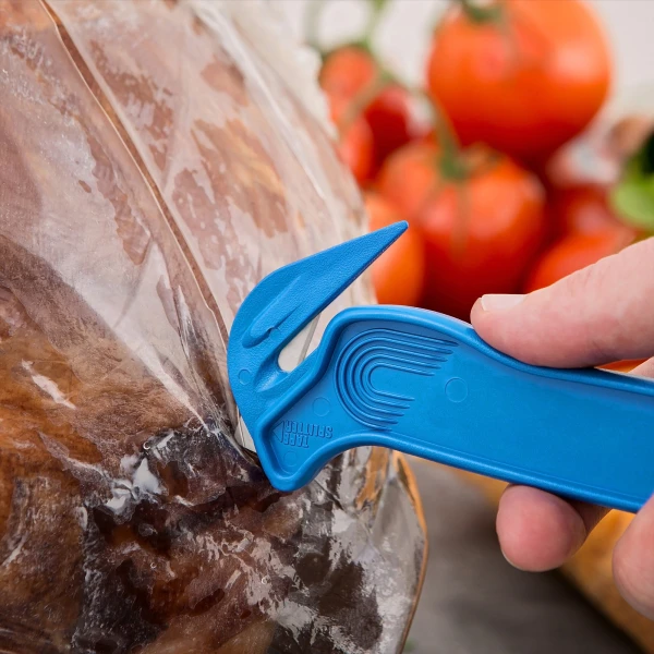 Cutter detectabil de unica folosinta, pentru taierea ambalajelor DFC364MD, lama din inox, incorporata, in maner, ergonomic, rezistent, pentru industria alimentara, pharma